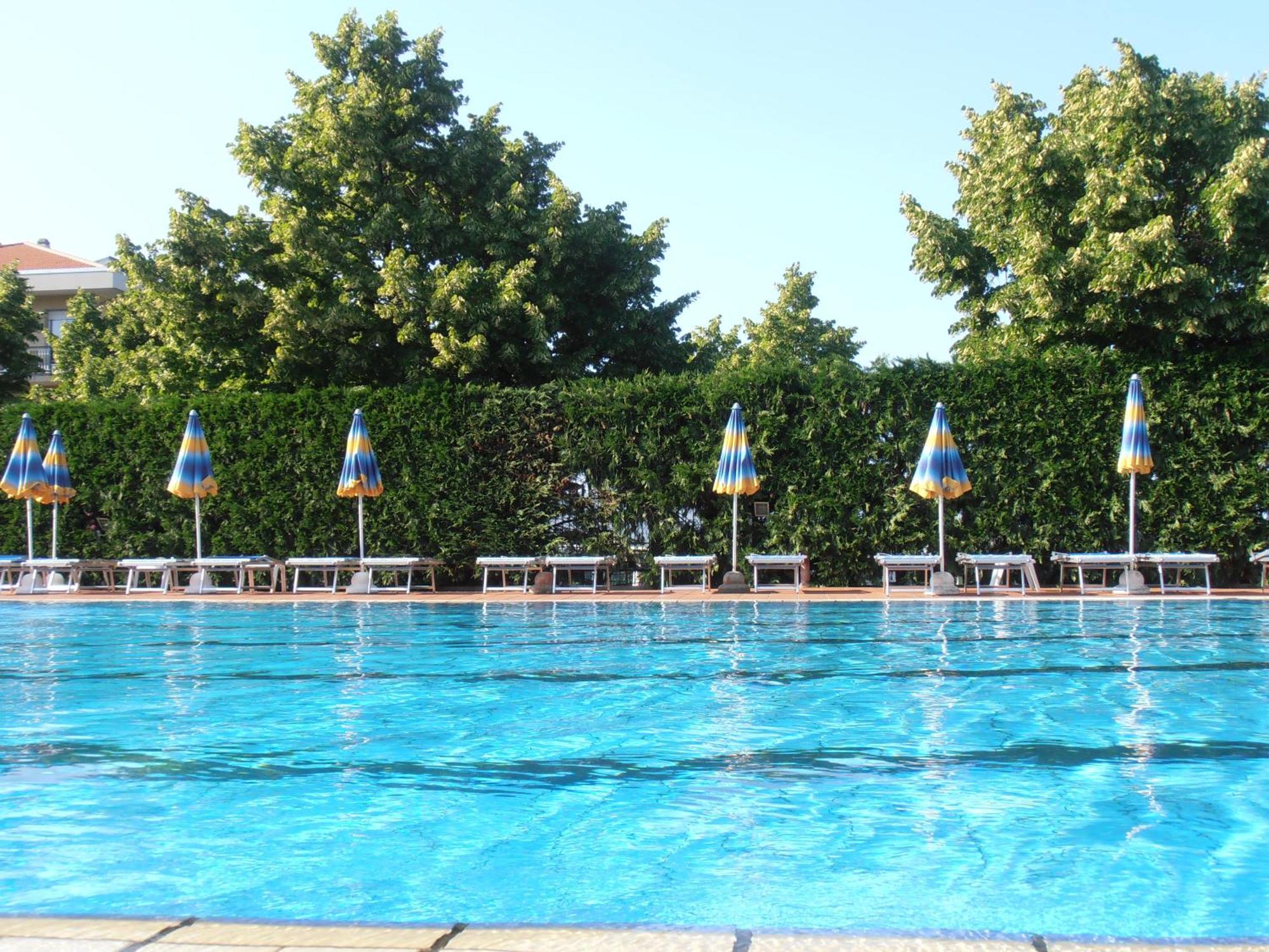 Residence Aurora Wellness & Spa Альбенга Экстерьер фото